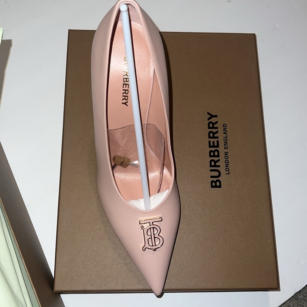 Burberry Motif Leather Pump